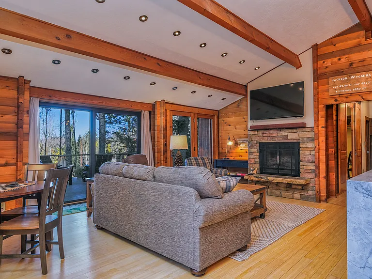 730 Snow King Dr — Photo 4