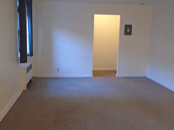 3rd image of 2337 Hudson Ter APT B15