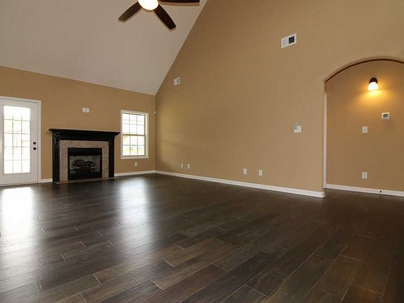 4th image of 283 Summerfield Dr