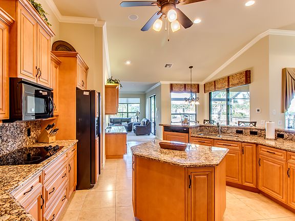 4th image of 2805 SW 39th St