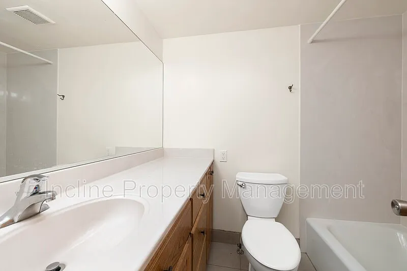 2 bed, 2.0 bath, 1400 sqft, $2,000 — Photo 2