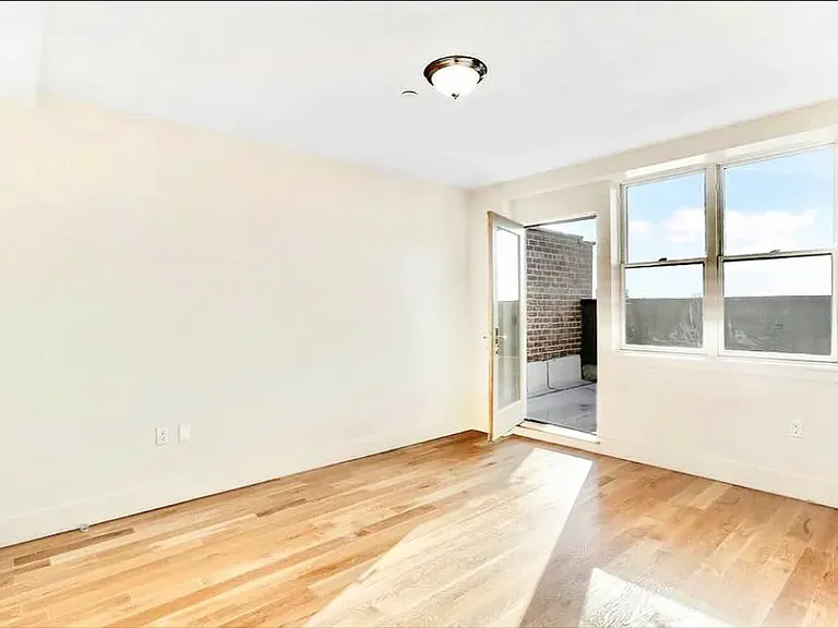 1543 E 19th St #8R — Photo 5