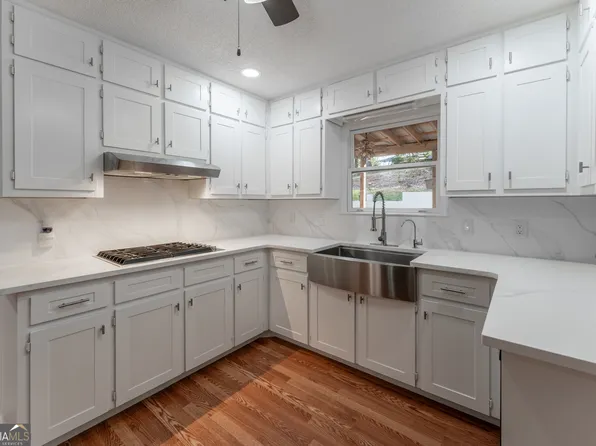 725 Nix Dr, Gainesville, GA 30501