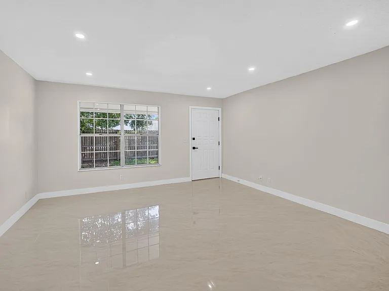 3943 Roan Ct W — Photo 6