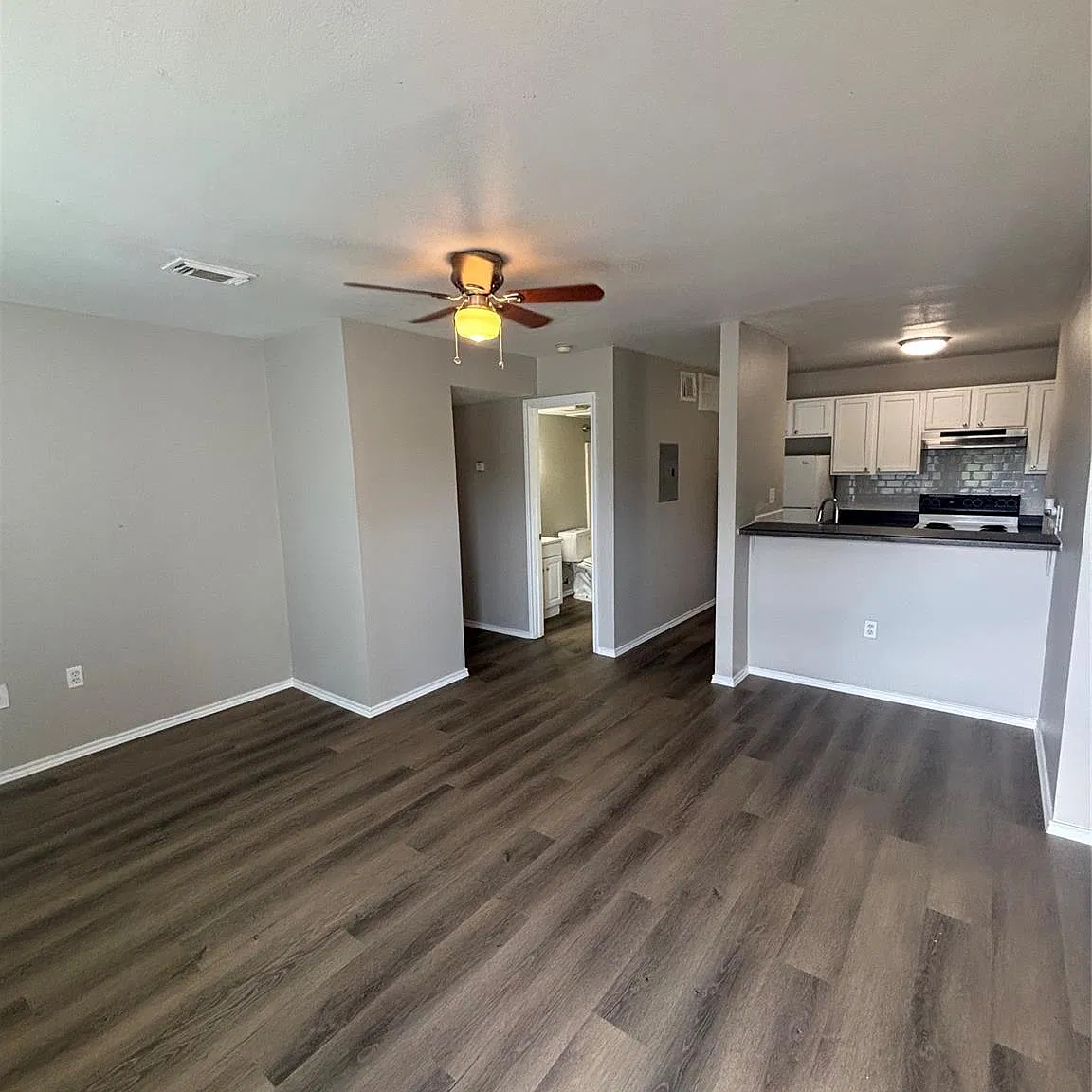 2 bed, 1.0 bath, 645 sqft, $1,195 — Photo 2