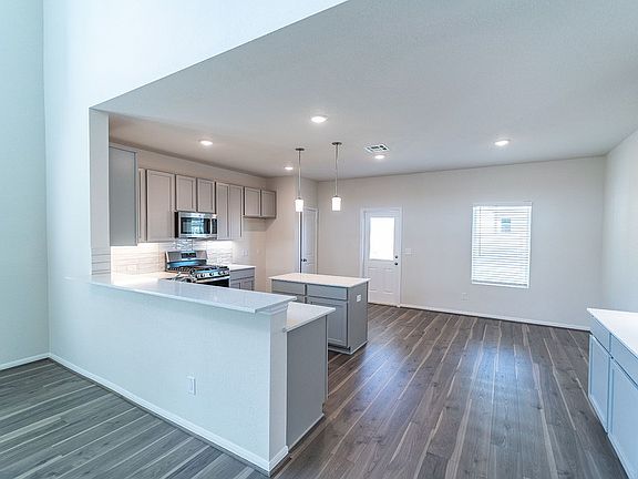 4th image of 457 Blue Hibiscus Dr