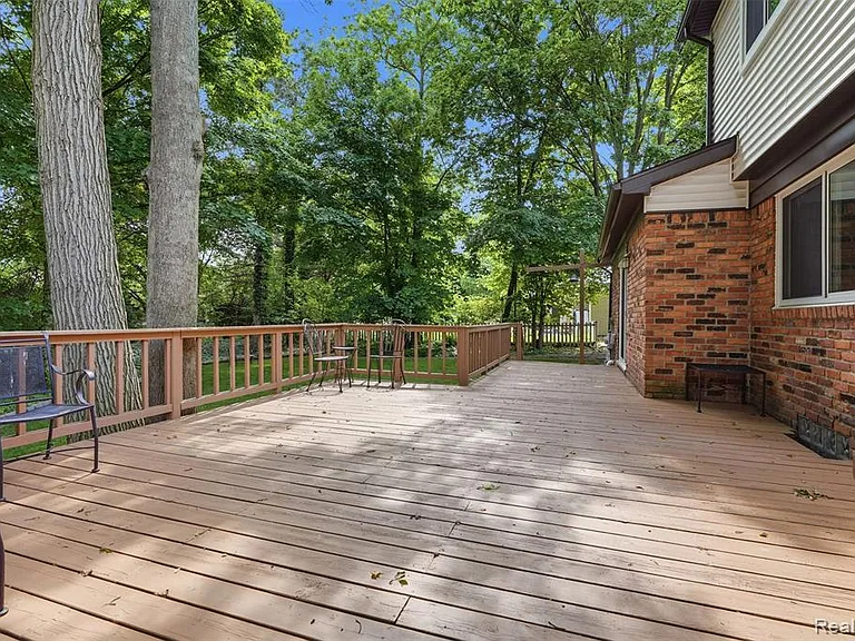 1880 Welling Dr — Photo 35
