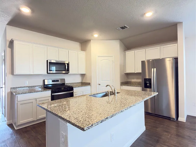 282 Texas Palmetto Cir — Photo 8