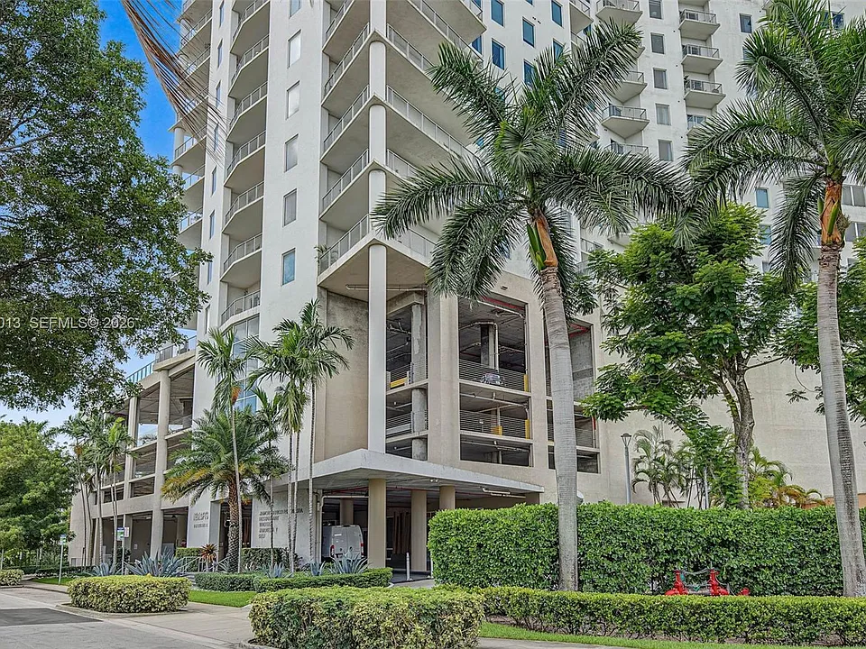 10 SW South River Dr #1106