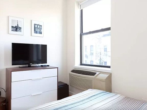 4th image of 418 W 49th St #4DB
