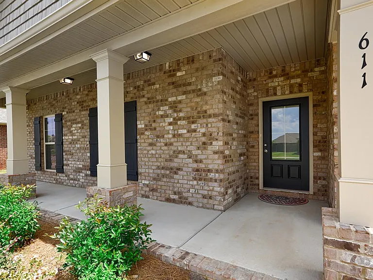 611 Willow Crest Ln SW — Photo 2