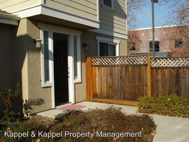 1st image of 112 Toyon Ln