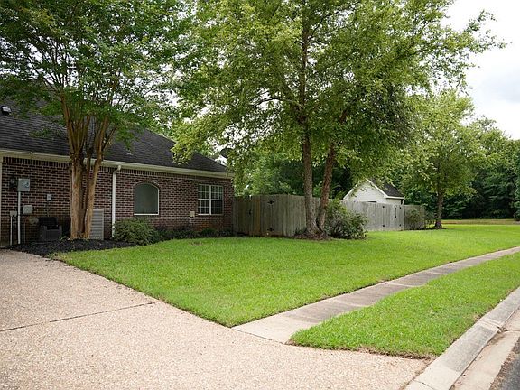 3rd image of 8146 Myrtlewood Dr