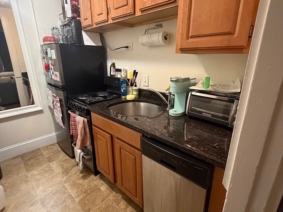 2nd image of 481 Beacon St #3C