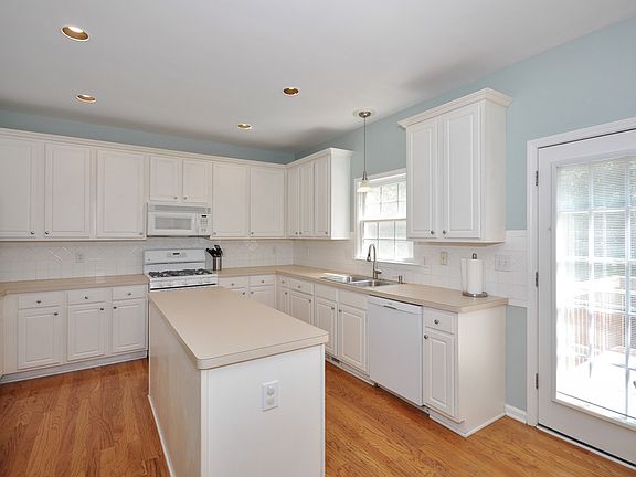 5th image of 722 Parkside Dr