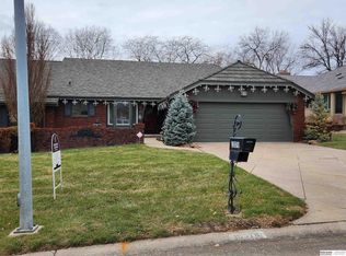 10076 Fieldcrest Dr, Omaha, NE 68114