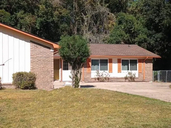 1109 Le Badine Ct, Ocean Springs, MS 39564