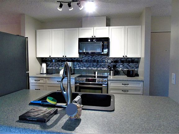 4th image of 303-205 12th Ave SW #303