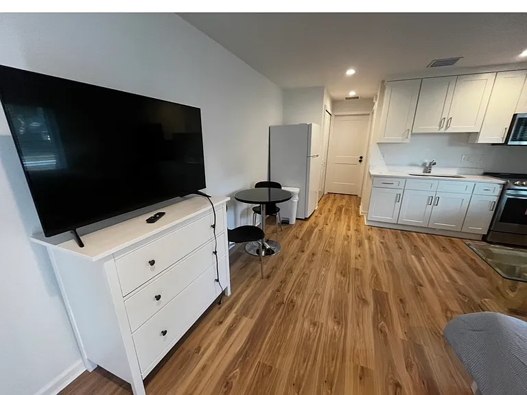 615 Azalea Ln #4B — Photo 3