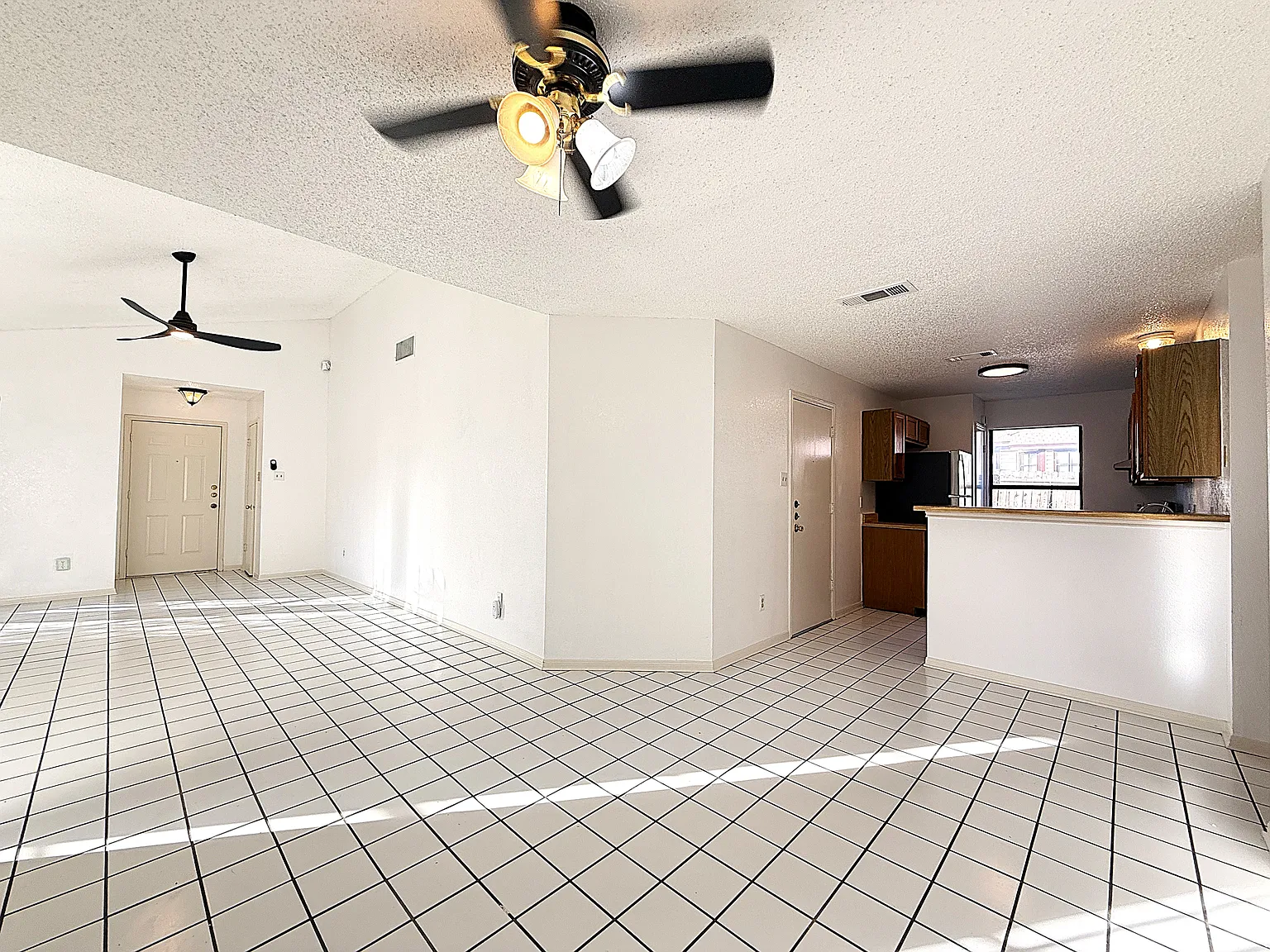 3 bed, 1205 sqft, $1,295 — Photo 3