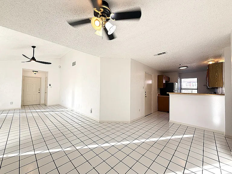 3203 Honeysuckle Dr — Photo 3