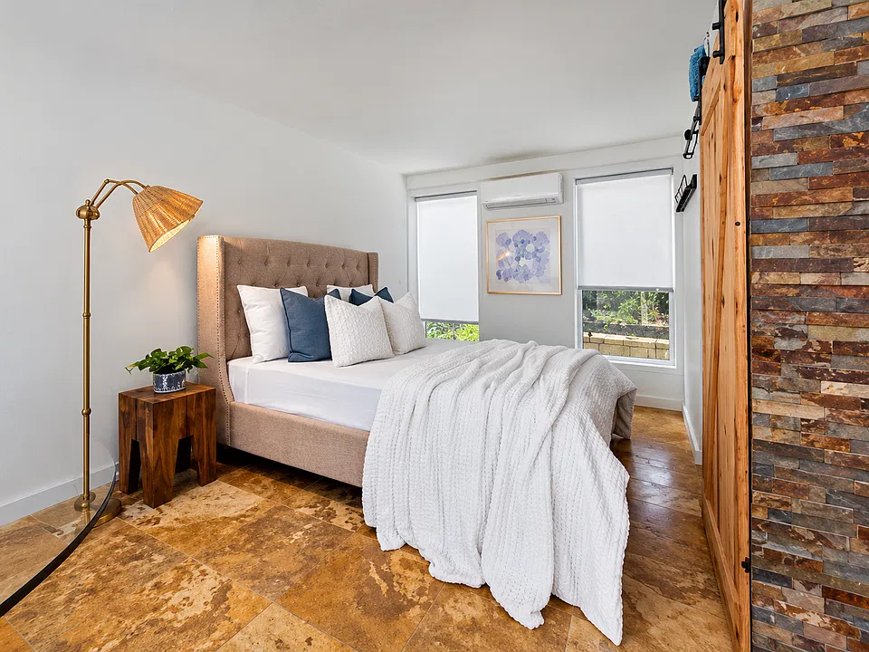 1010 La Jolla Rancho Rd