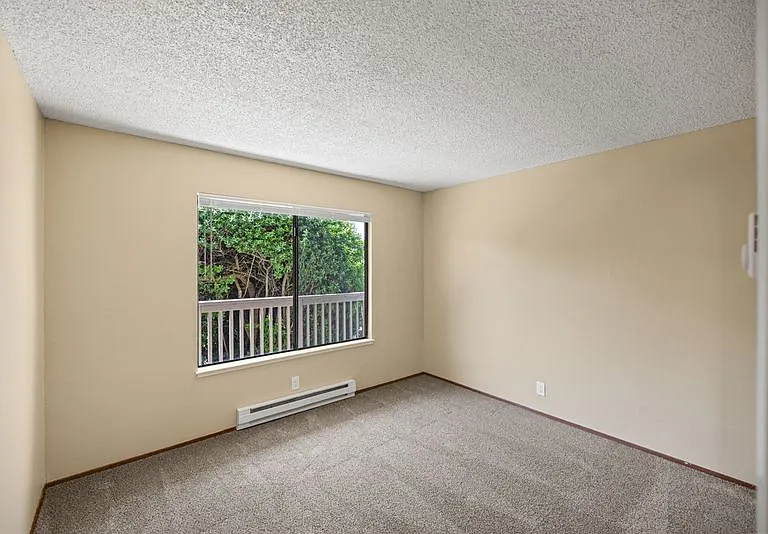 Park Plaza Apartments — Photo 33