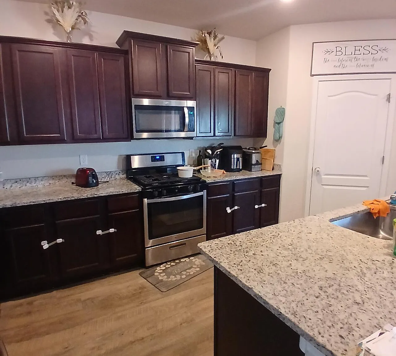 4 bed, 2.5 bath, 2218 sqft, $2,600 — Photo 3