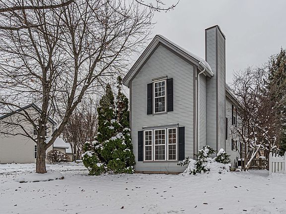 2nd image of 3248 Hampshire Ln