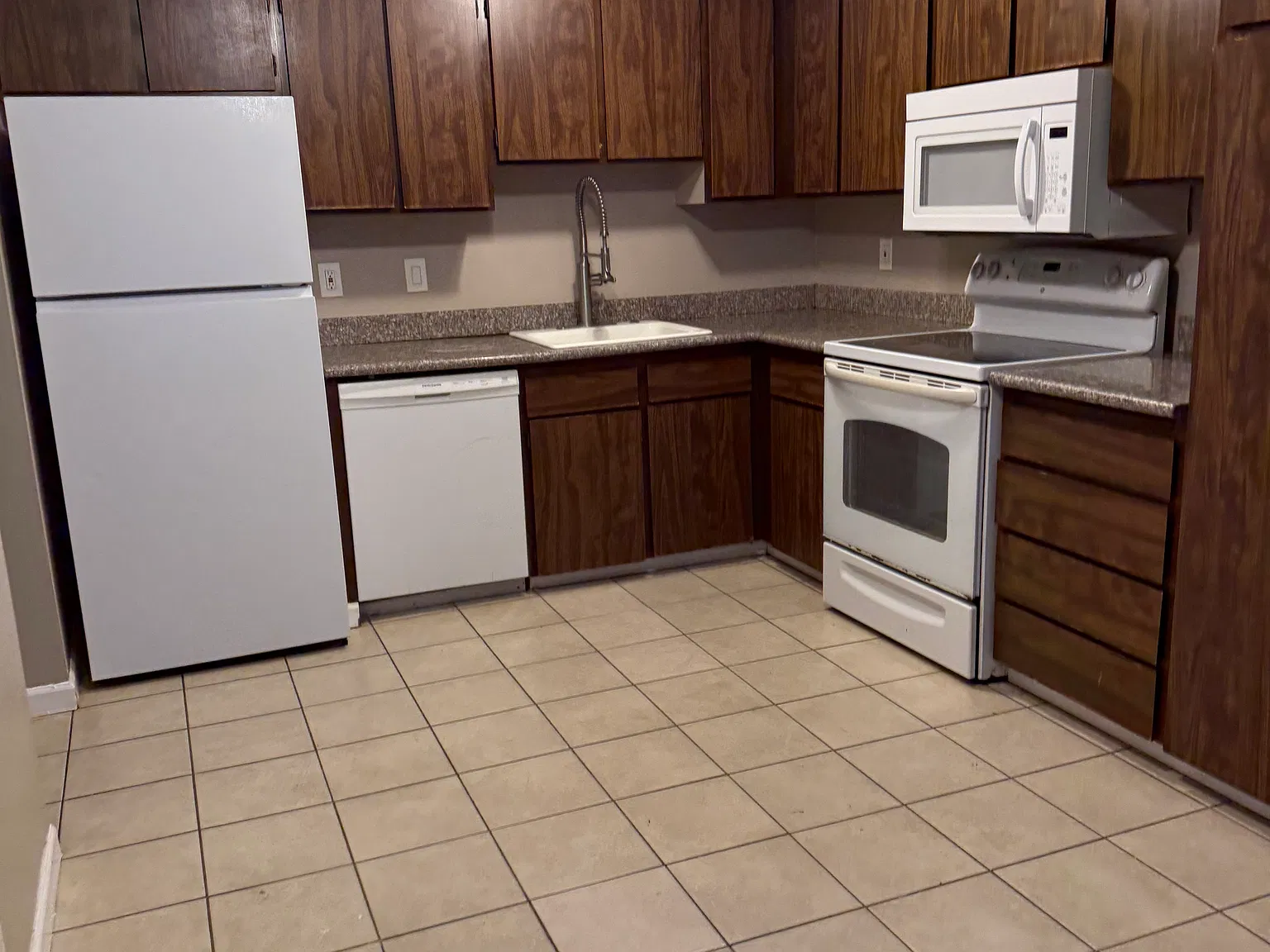 2 bed, 800 sqft, $1,250 — Photo 2