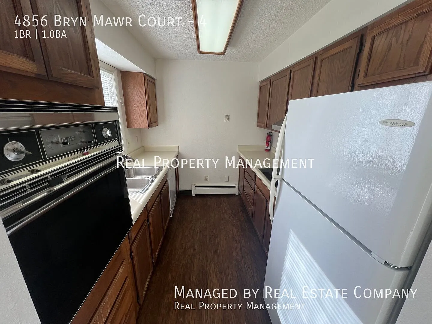 Over sized One Bedroom 1 Bath Condo! Washer and Dryer included! — Photo 4