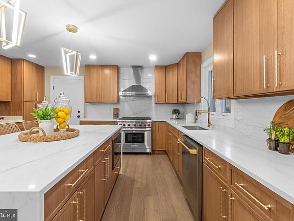 4th image of 10333 Hickory Forest Dr