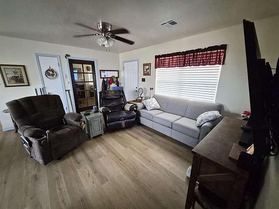 4th image of 907 4th St