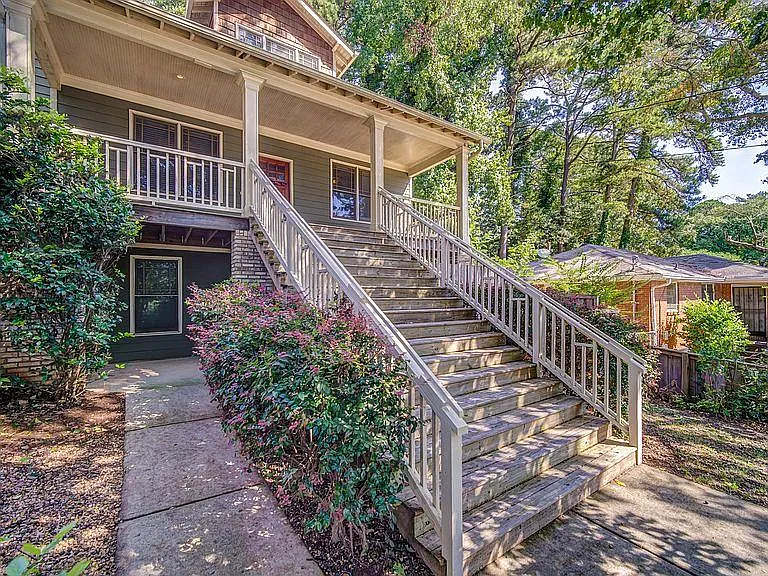 5 bed, 3300 sqft, $3,300 — Photo 2