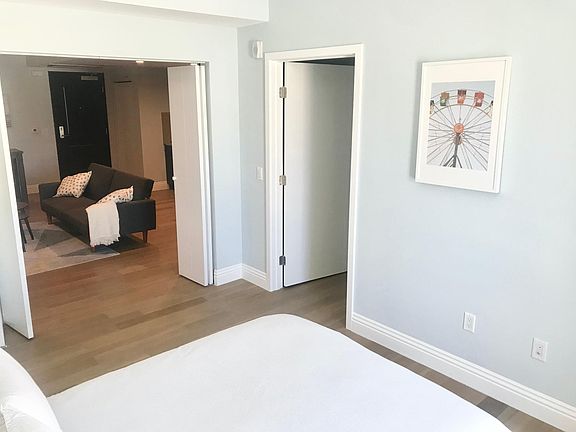 4th image of 2939 Leeward Ave #505