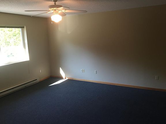3rd image of 112 W Skyline Pkwy