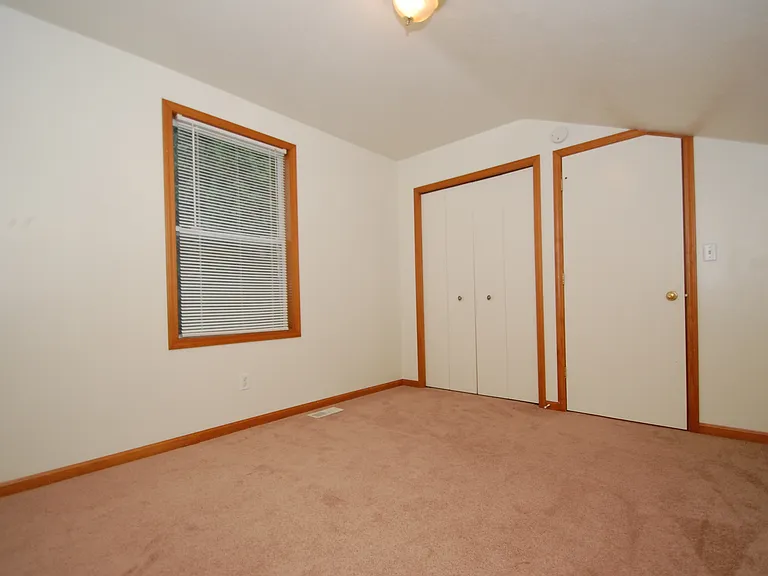 527 S Silverwood Ln #B — Photo 8