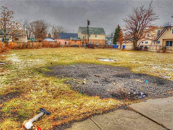 4th image of 1548 Broadway St