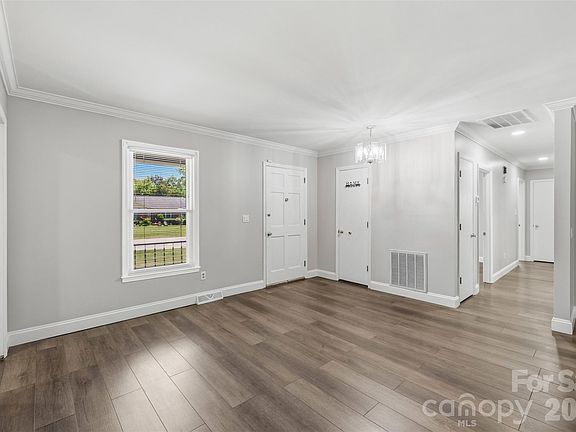 4th image of 1542 Fieldcrest Cir