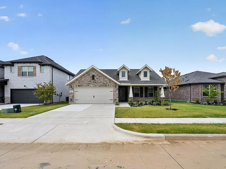 1637 Elle Ln — Photo 1