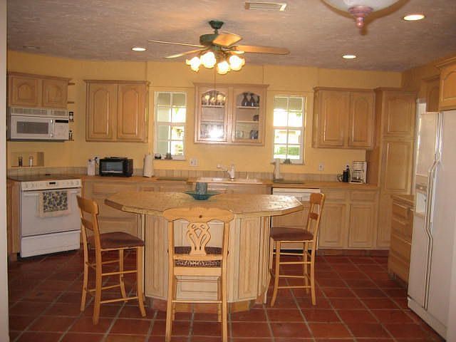 2nd image of 5500 SW 85th St