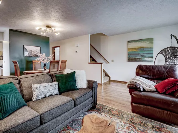 6524 Blossomwood Cir NE, Canton, OH 44721