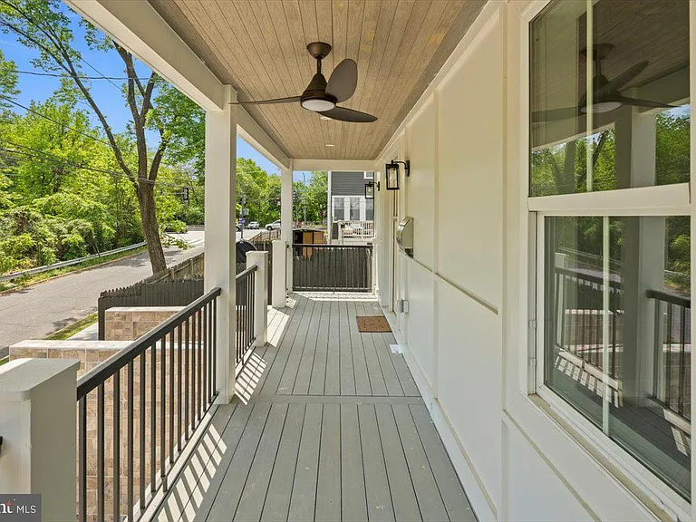 2902 Vista St NE — Photo 96