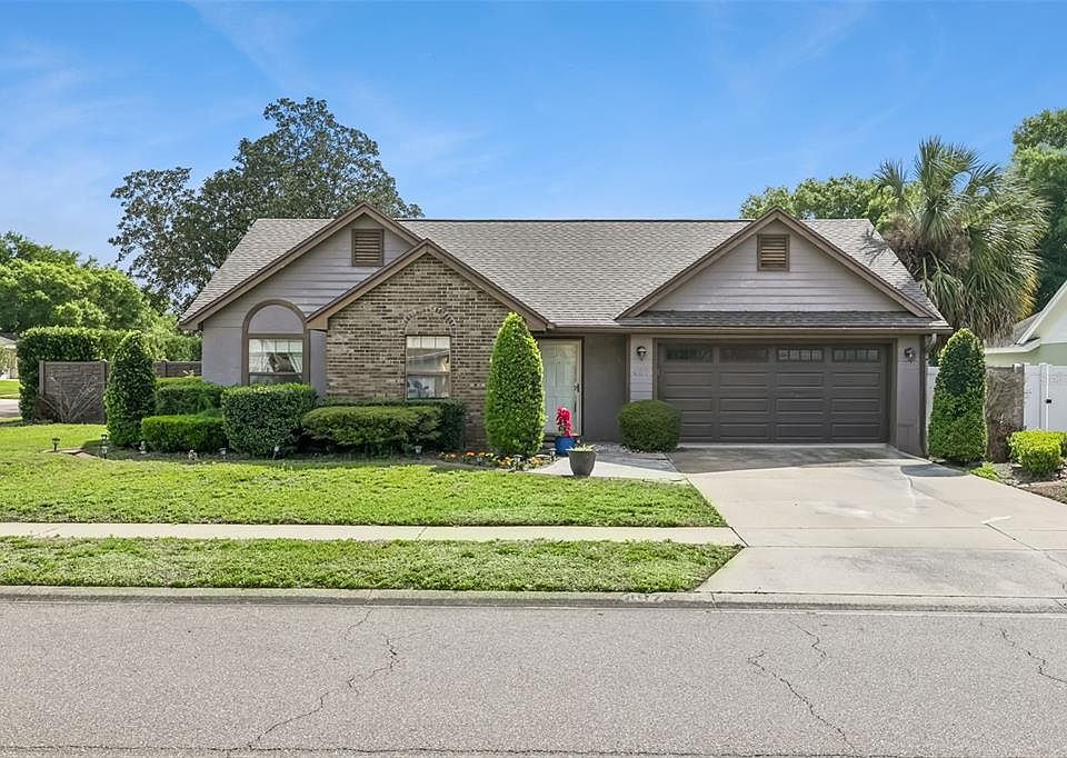 1st image of 487 Autumn Oaks Pl