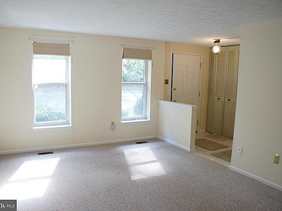 3rd image of 525 Oakmont Ct #87
