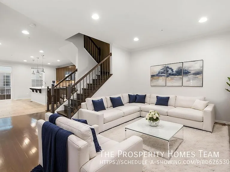 7207 Barry Ln — Photo 3
