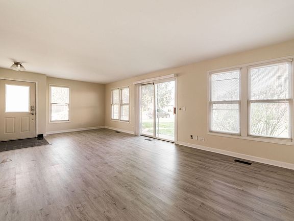 5th image of 271 University Ln