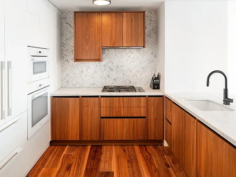 21 India St #32E — Photo 4