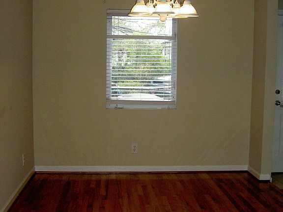 Dining area w/hardwoods