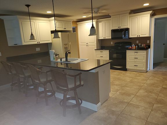 2nd image of 3503 Sea View St